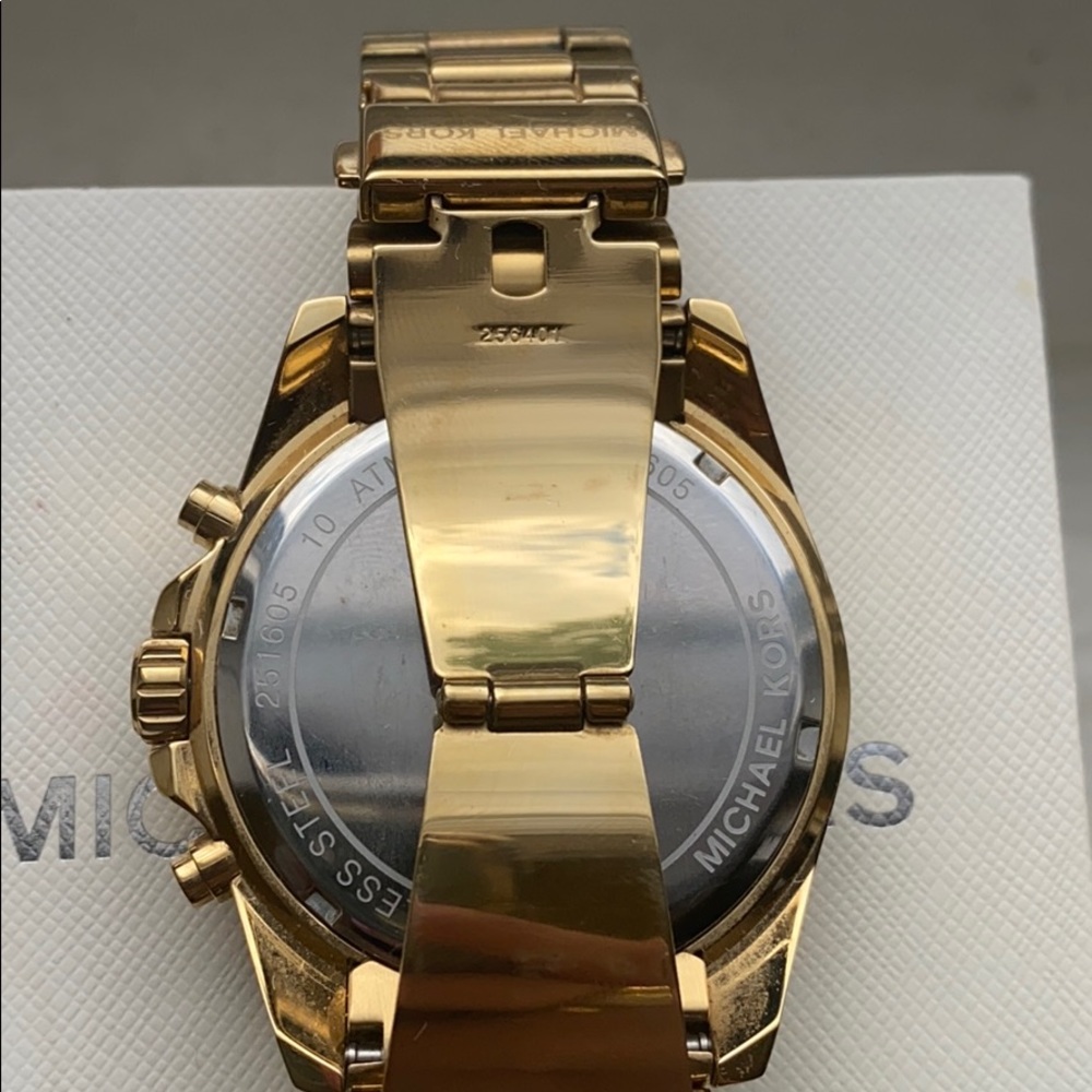 Gold Michael Kors watch ✨ Needs to be sold ASAP! SEND ME AN OFER! - Picture 7 of 11